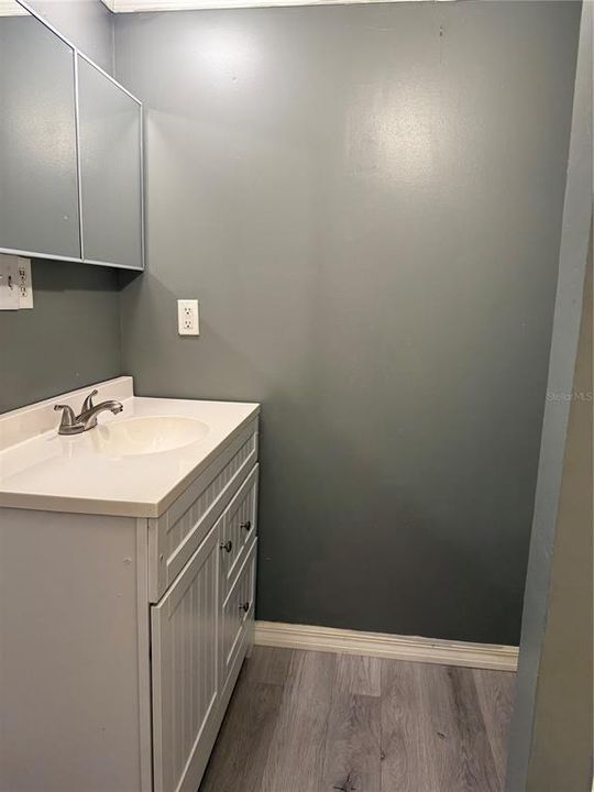 For Sale: $165,000 (3 beds, 1 baths, 924 Square Feet)