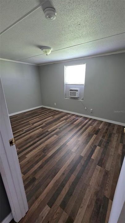 For Sale: $165,000 (3 beds, 1 baths, 924 Square Feet)