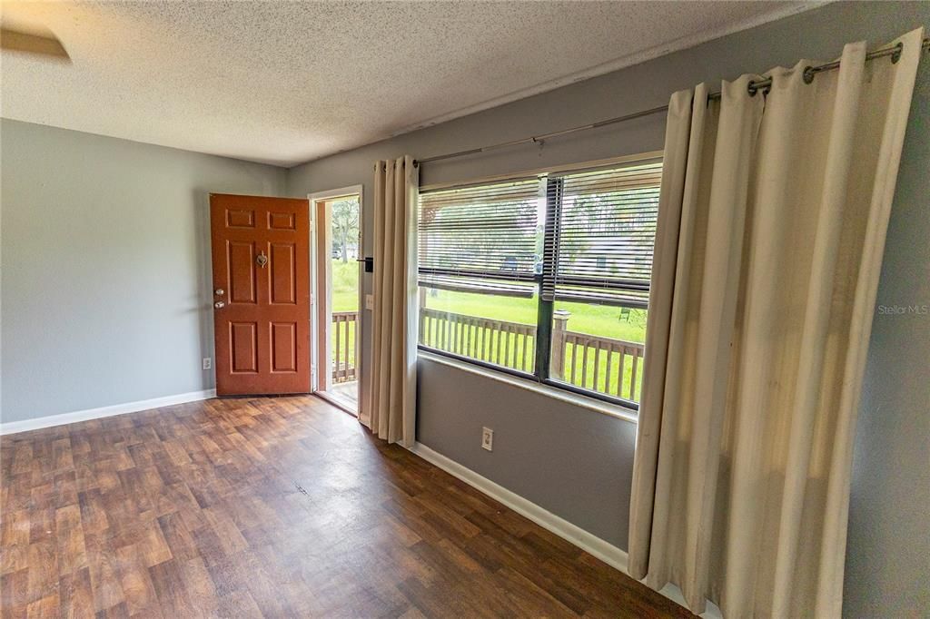 For Sale: $175,000 (2 beds, 1 baths, 1026 Square Feet)