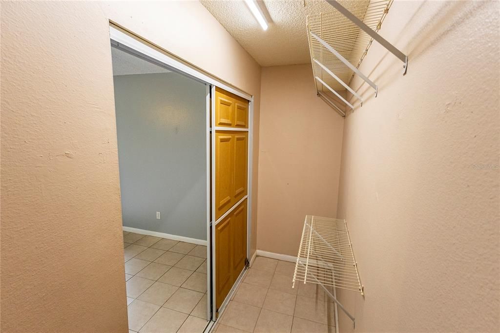 For Sale: $175,000 (2 beds, 1 baths, 1026 Square Feet)