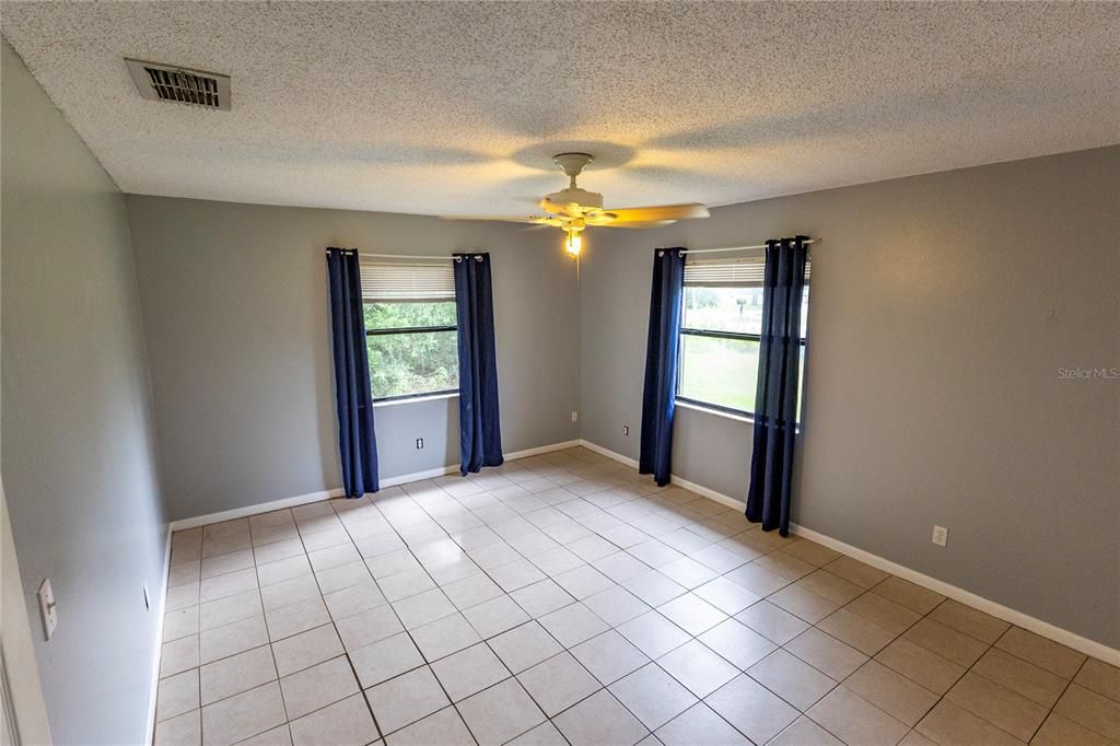 For Sale: $175,000 (2 beds, 1 baths, 1026 Square Feet)