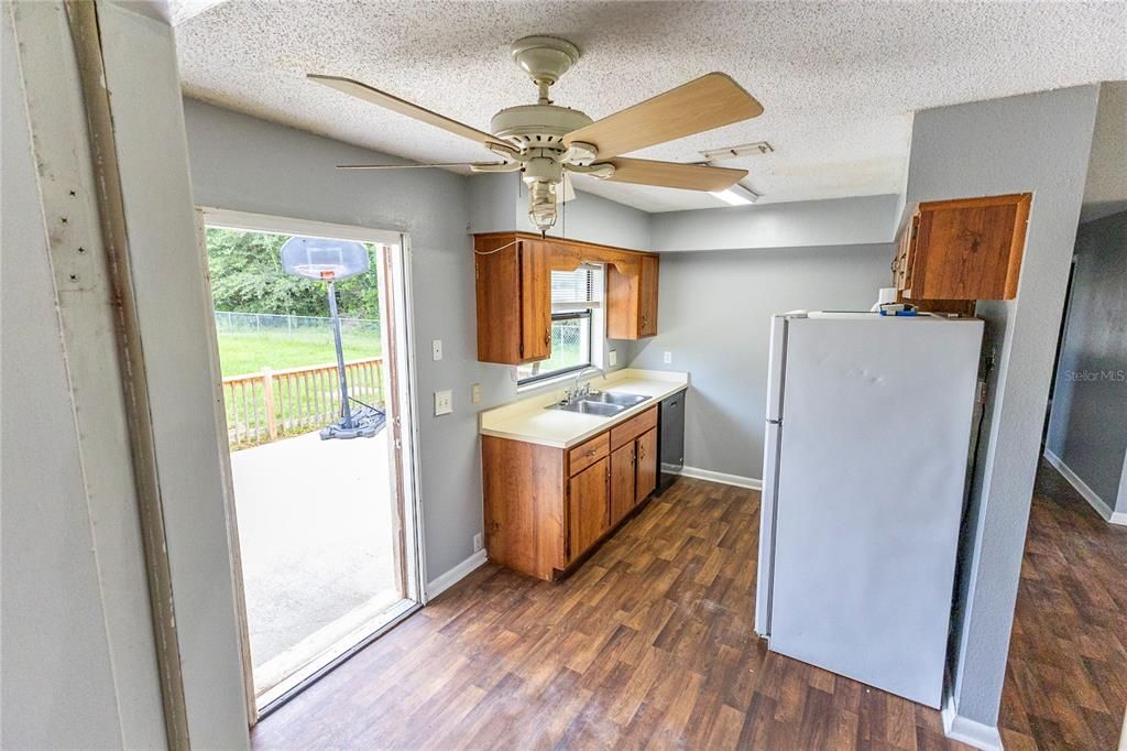 For Sale: $175,000 (2 beds, 1 baths, 1026 Square Feet)