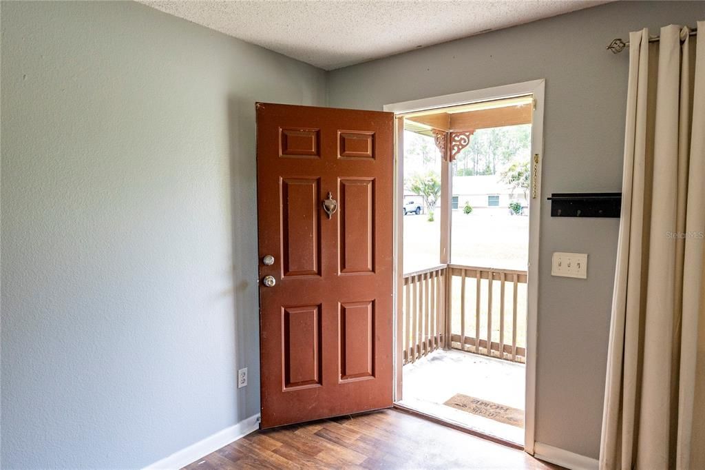 For Sale: $175,000 (2 beds, 1 baths, 1026 Square Feet)