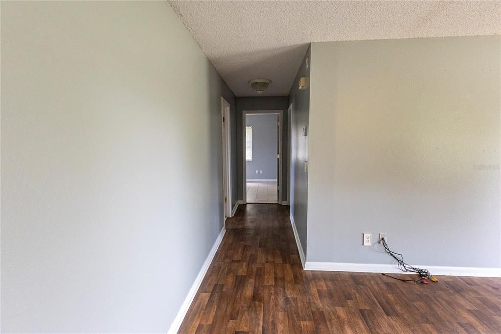 For Sale: $175,000 (2 beds, 1 baths, 1026 Square Feet)