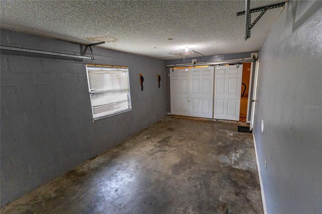 For Sale: $175,000 (2 beds, 1 baths, 1026 Square Feet)