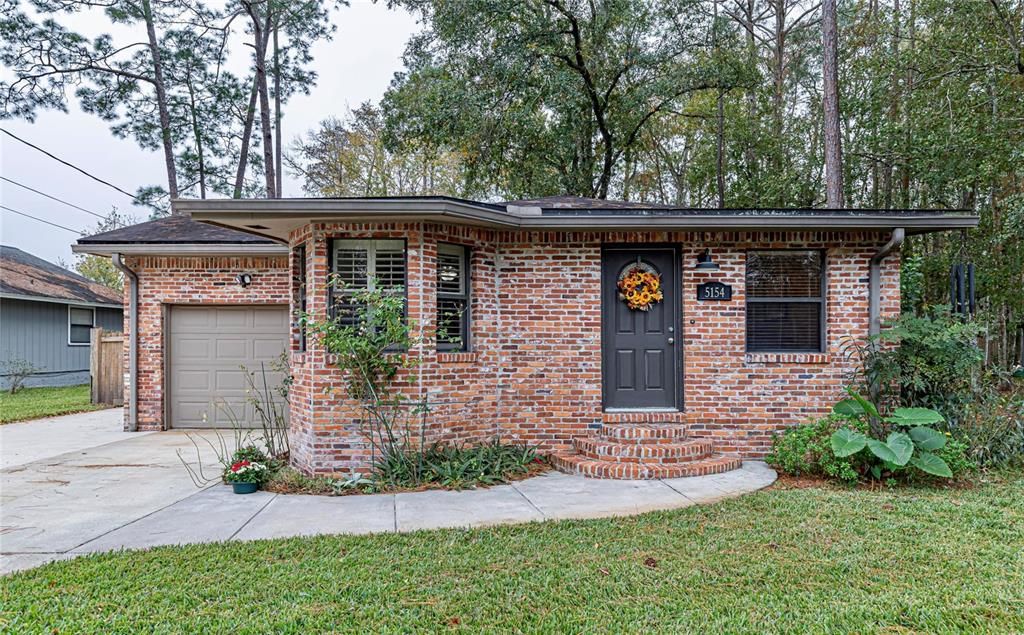 最近售出: $295,000 (3 贝兹, 1 浴室, 1163 平方英尺)