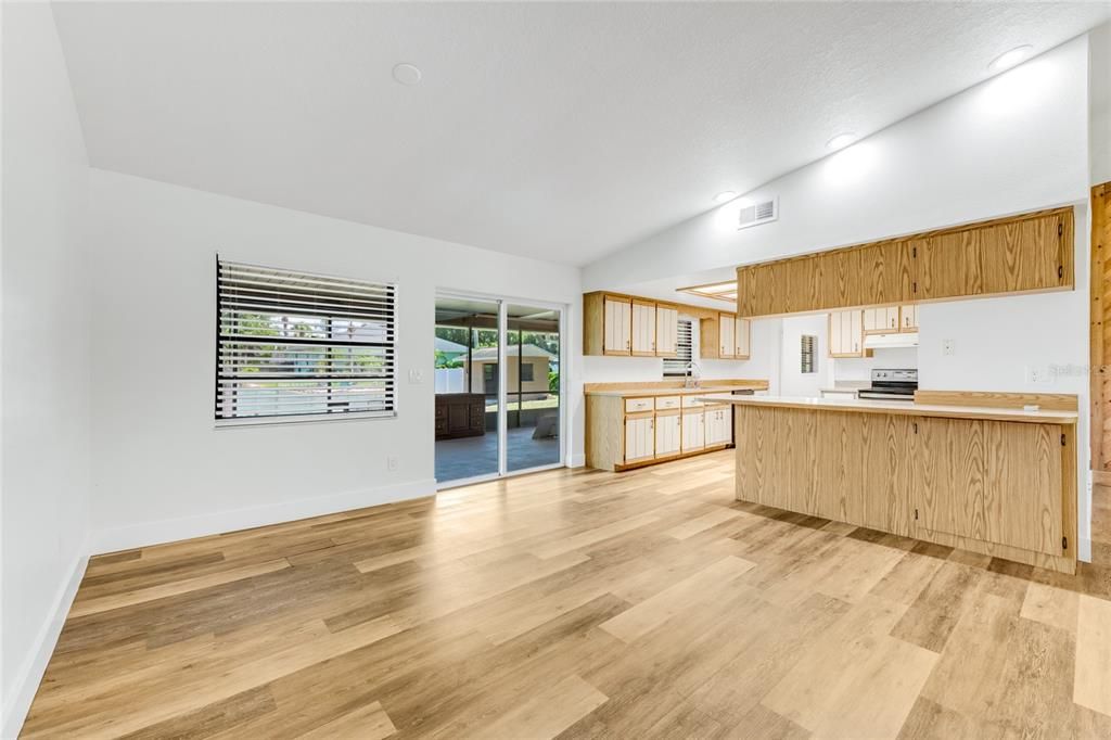 For Sale: $565,000 (3 beds, 2 baths, 1782 Square Feet)