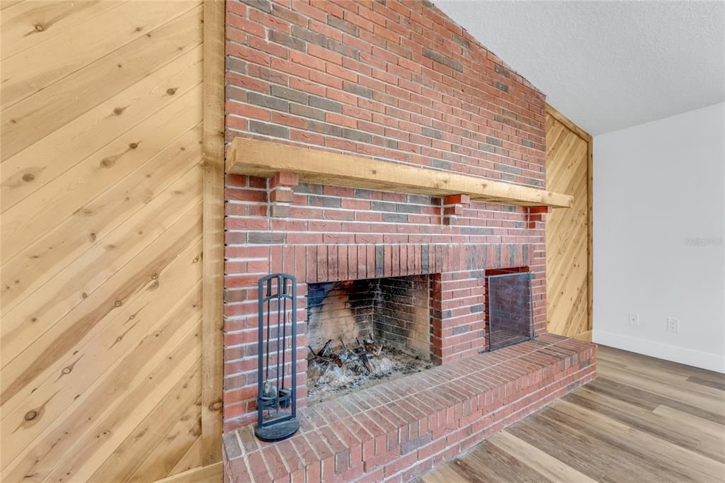 For Sale: $565,000 (3 beds, 2 baths, 1782 Square Feet)