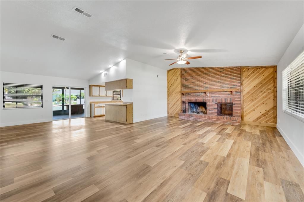 For Sale: $565,000 (3 beds, 2 baths, 1782 Square Feet)