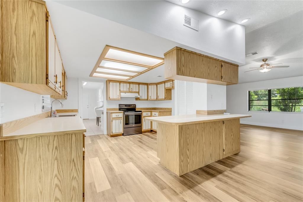 For Sale: $565,000 (3 beds, 2 baths, 1782 Square Feet)