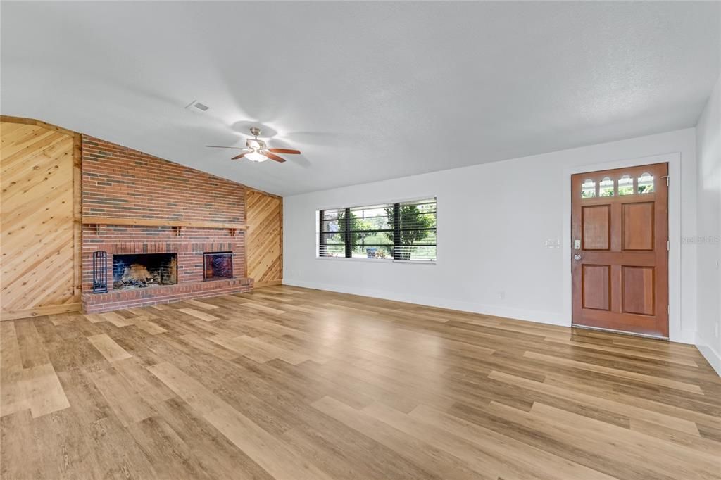 For Sale: $565,000 (3 beds, 2 baths, 1782 Square Feet)