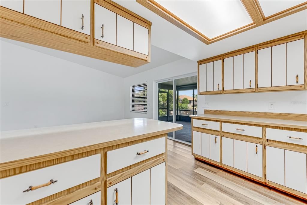 For Sale: $565,000 (3 beds, 2 baths, 1782 Square Feet)