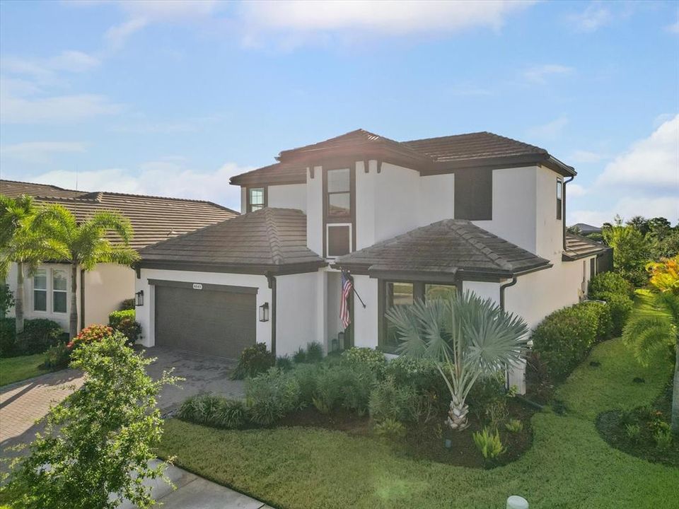 合同活跃: $714,999 (4 贝兹, 3 浴室, 2638 平方英尺)