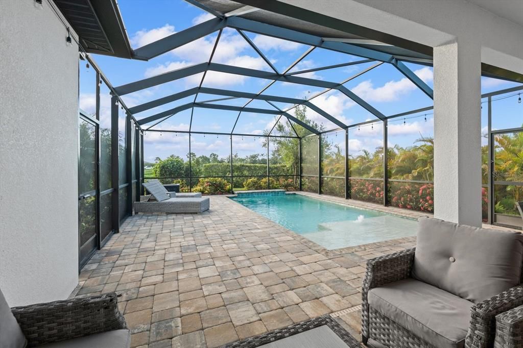 合同活跃: $714,999 (4 贝兹, 3 浴室, 2638 平方英尺)