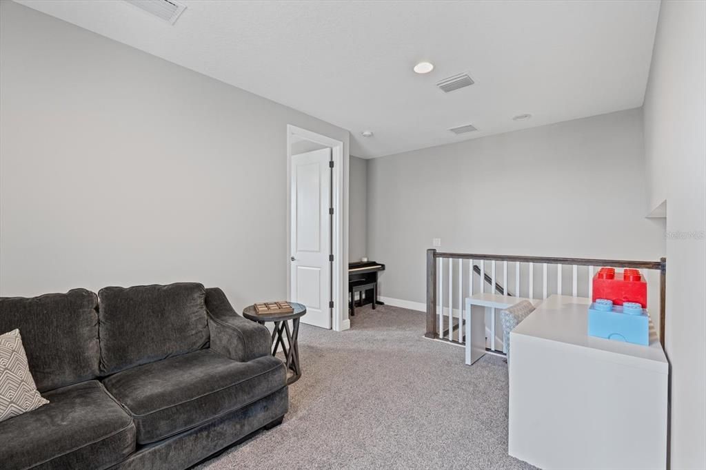 合同活跃: $714,999 (4 贝兹, 3 浴室, 2638 平方英尺)