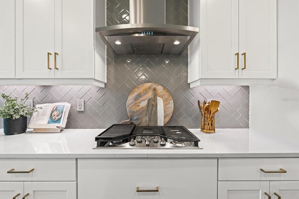 合同活跃: $714,999 (4 贝兹, 3 浴室, 2638 平方英尺)