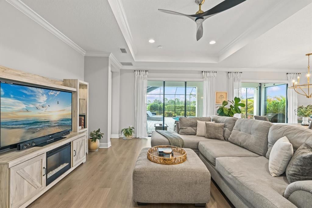 合同活跃: $714,999 (4 贝兹, 3 浴室, 2638 平方英尺)