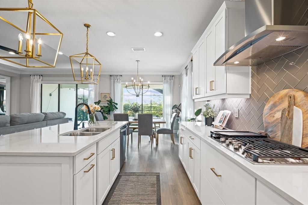 合同活跃: $714,999 (4 贝兹, 3 浴室, 2638 平方英尺)