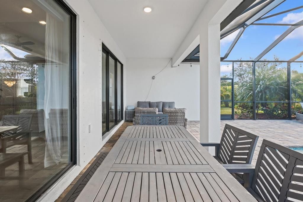 合同活跃: $714,999 (4 贝兹, 3 浴室, 2638 平方英尺)