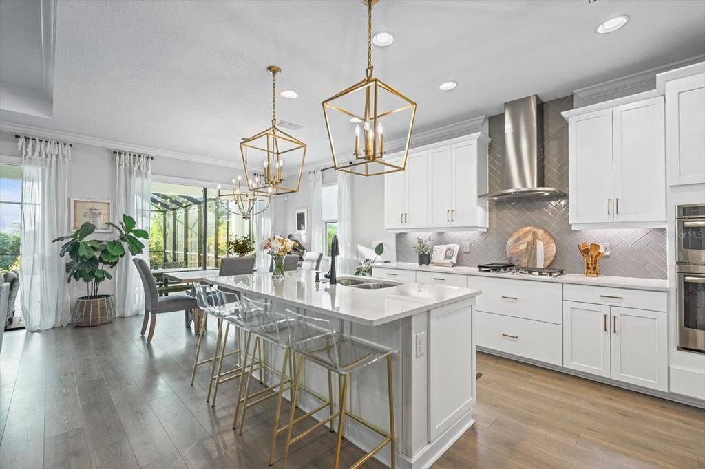 合同活跃: $714,999 (4 贝兹, 3 浴室, 2638 平方英尺)