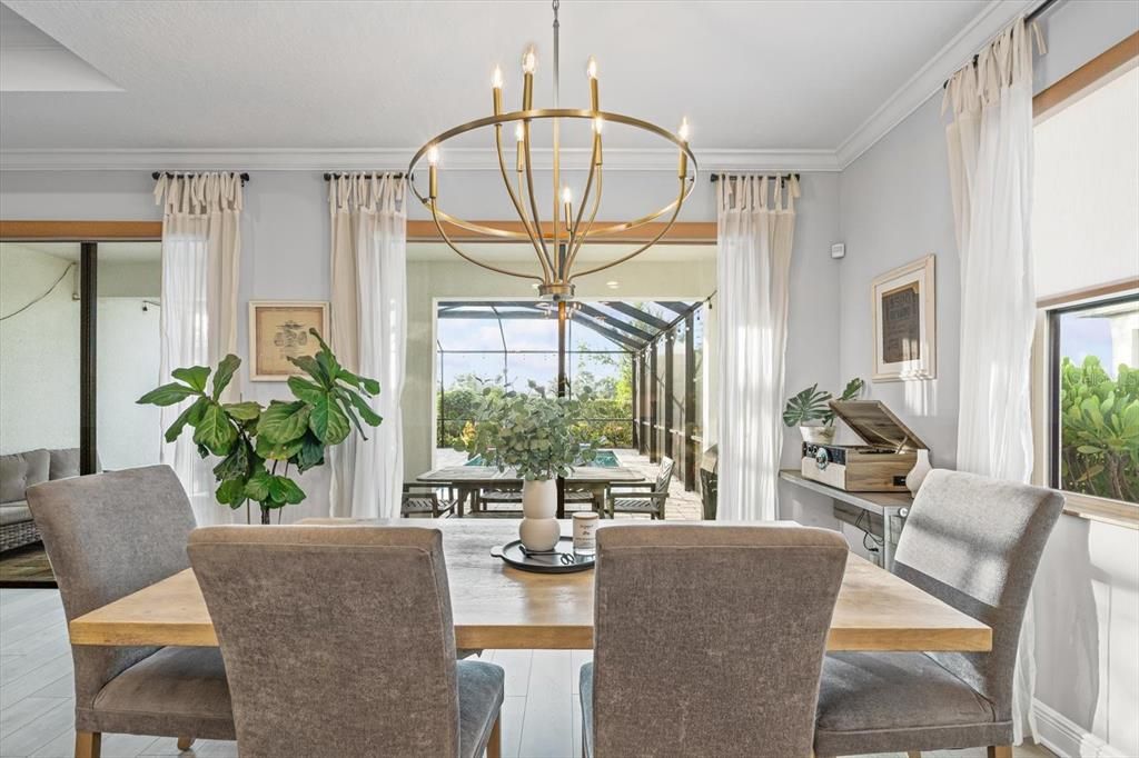 合同活跃: $714,999 (4 贝兹, 3 浴室, 2638 平方英尺)