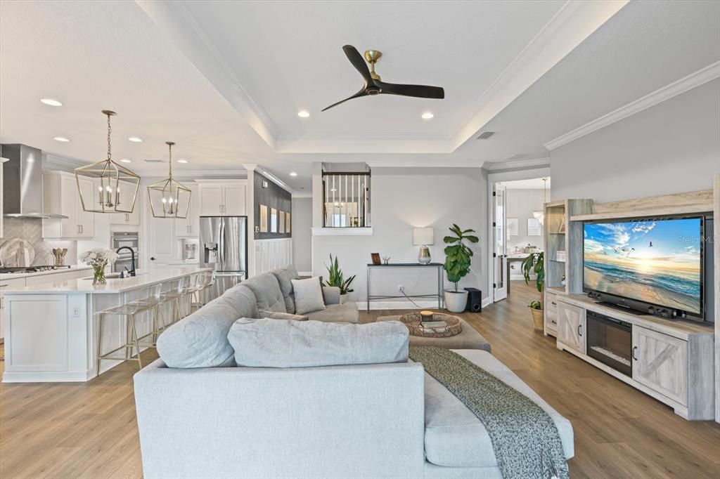 合同活跃: $714,999 (4 贝兹, 3 浴室, 2638 平方英尺)