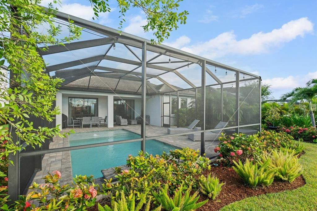 合同活跃: $714,999 (4 贝兹, 3 浴室, 2638 平方英尺)