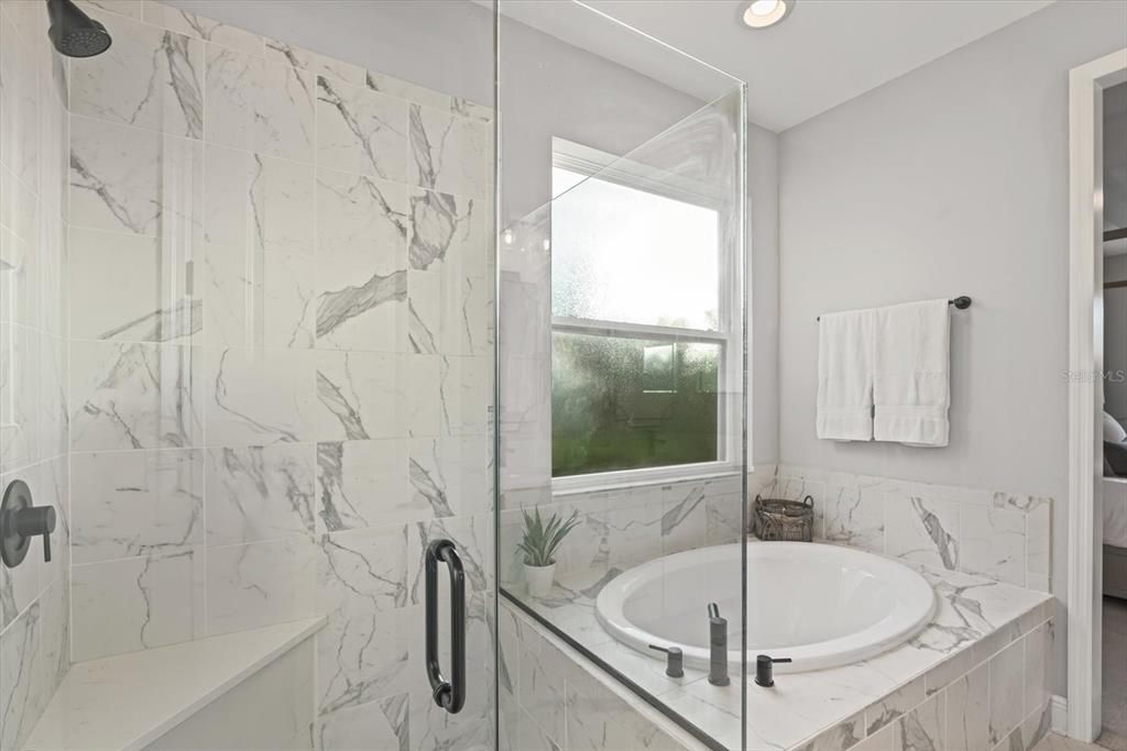 合同活跃: $714,999 (4 贝兹, 3 浴室, 2638 平方英尺)