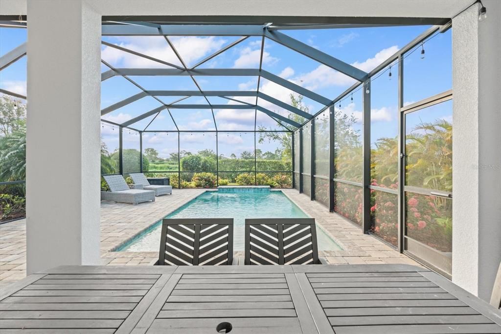 合同活跃: $714,999 (4 贝兹, 3 浴室, 2638 平方英尺)