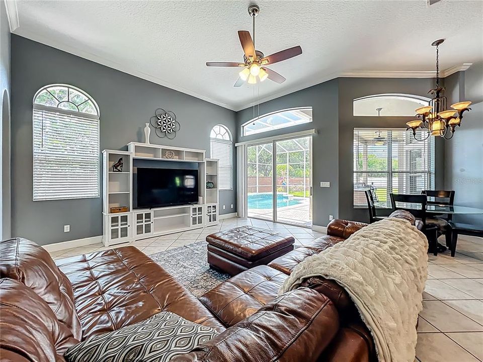 待售: $635,000 (5 贝兹, 3 浴室, 2714 平方英尺)