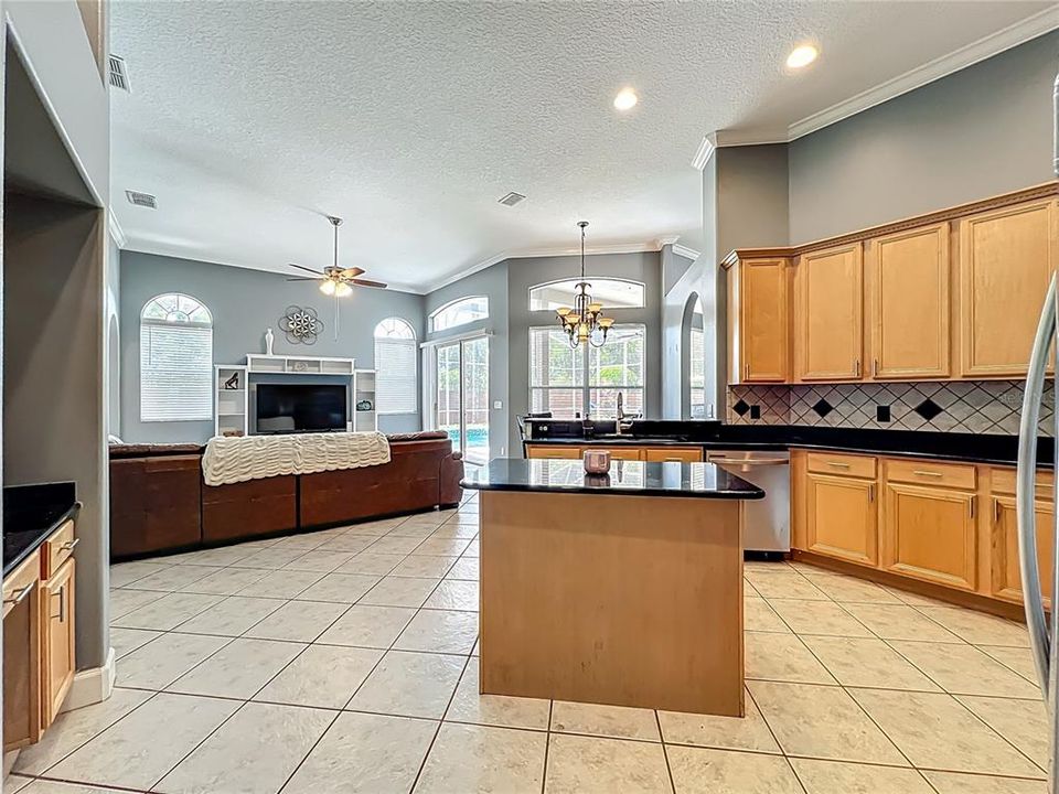 待售: $635,000 (5 贝兹, 3 浴室, 2714 平方英尺)