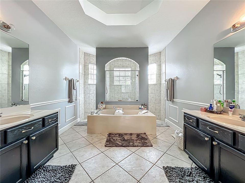 待售: $635,000 (5 贝兹, 3 浴室, 2714 平方英尺)