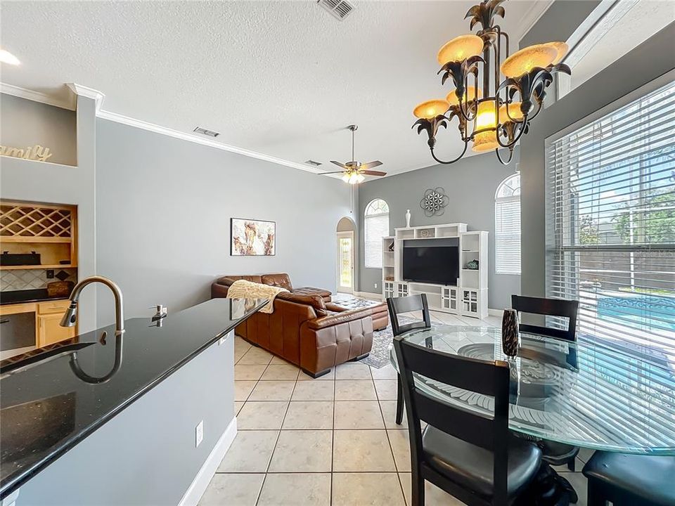 待售: $635,000 (5 贝兹, 3 浴室, 2714 平方英尺)