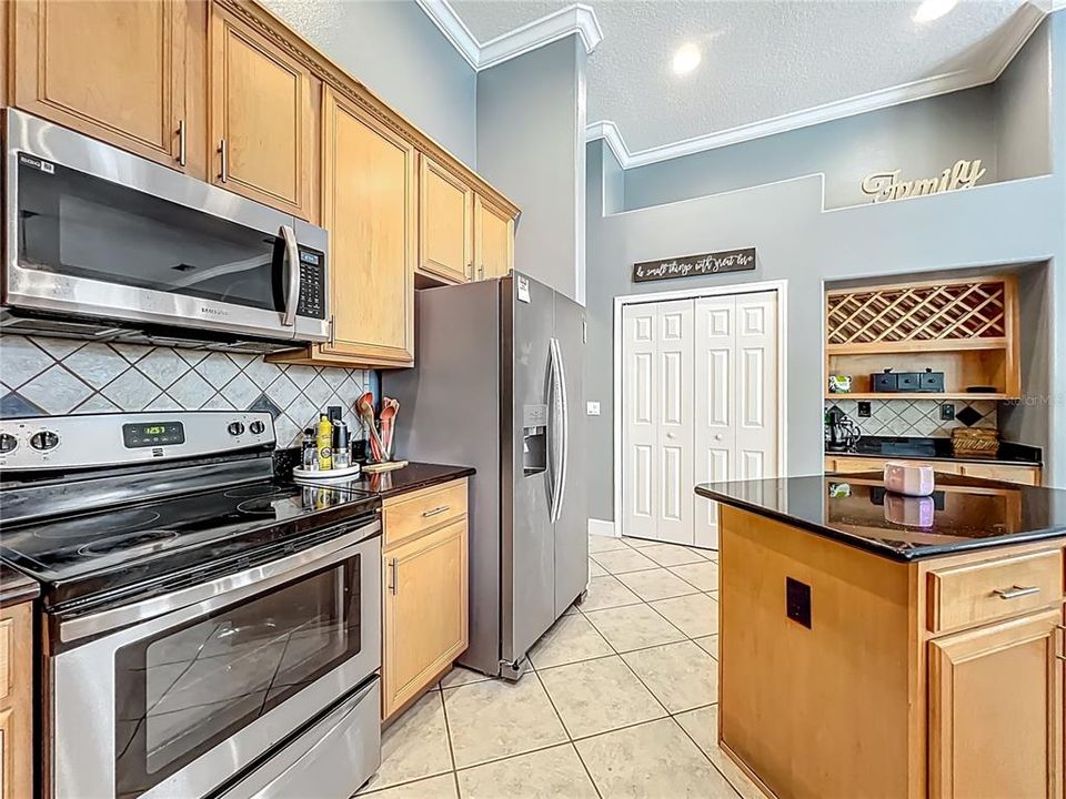 待售: $635,000 (5 贝兹, 3 浴室, 2714 平方英尺)