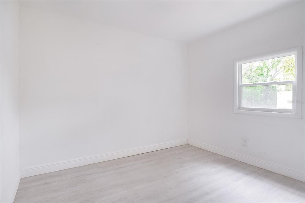 出租: $1,350 (2 贝兹, 1 浴室, 868 平方英尺)