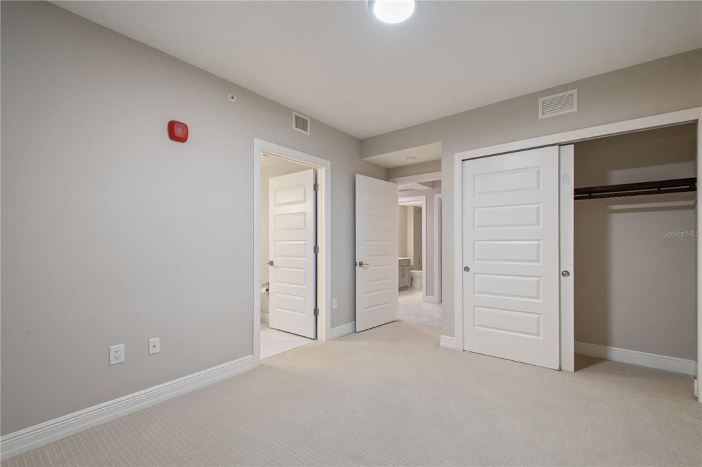 For Sale: $440,000 (3 beds, 3 baths, 1568 Square Feet)