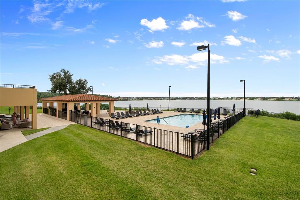 For Sale: $440,000 (3 beds, 3 baths, 1568 Square Feet)