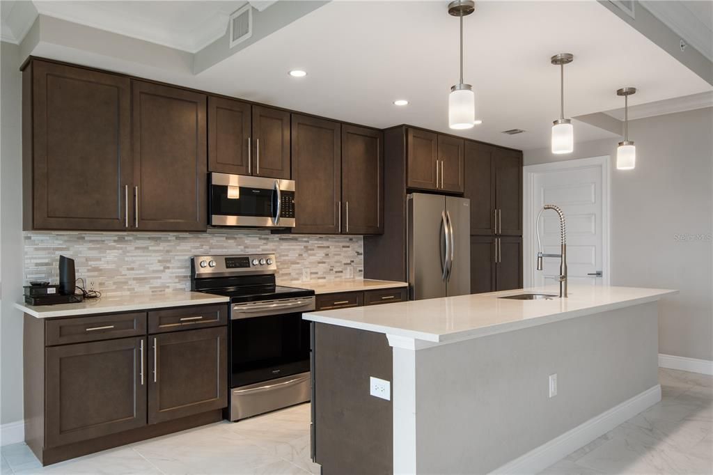 For Sale: $440,000 (3 beds, 3 baths, 1568 Square Feet)