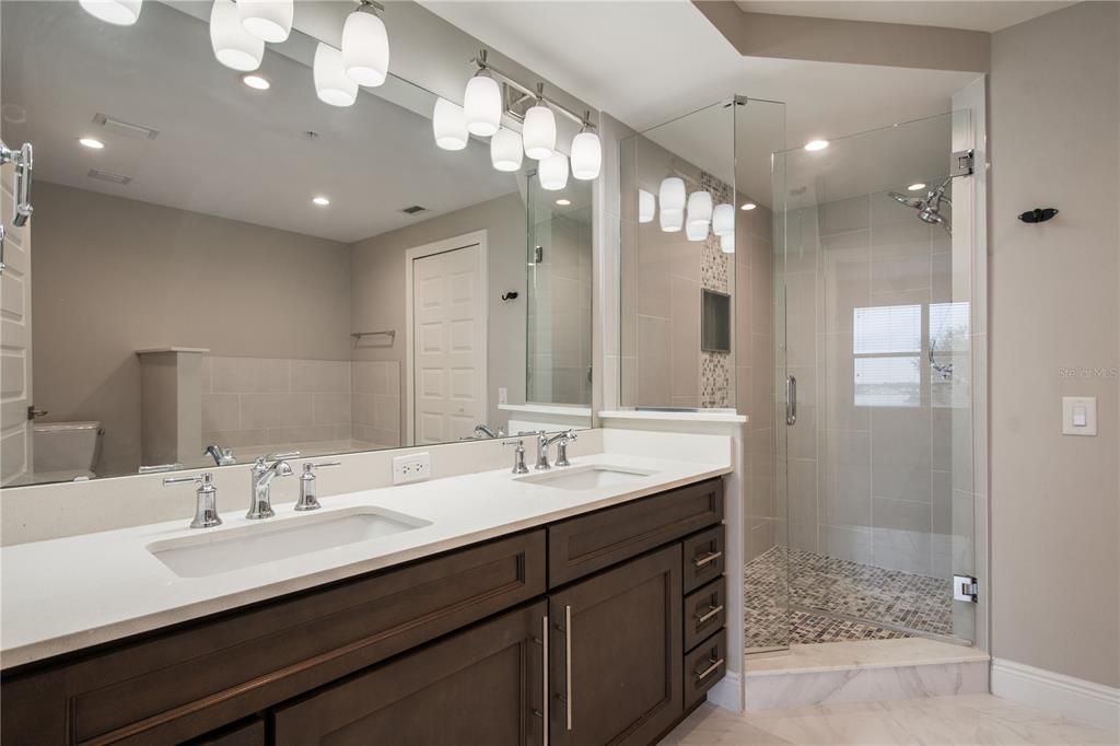 For Sale: $440,000 (3 beds, 3 baths, 1568 Square Feet)