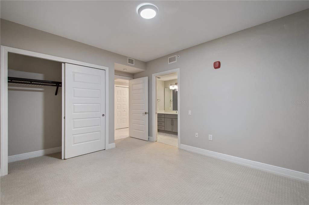 For Sale: $440,000 (3 beds, 3 baths, 1568 Square Feet)