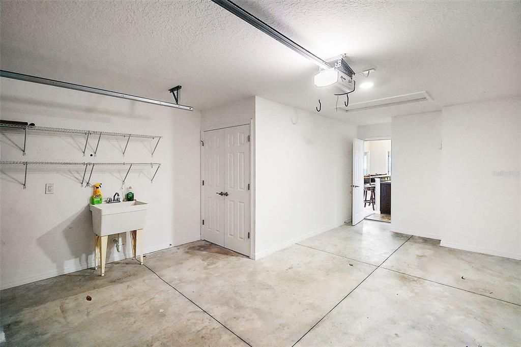 Active With Contract: $239,900 (2 beds, 1 baths, 1067 Square Feet)