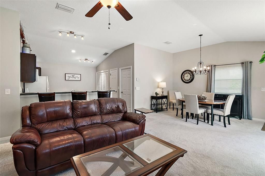 Active With Contract: $239,900 (2 beds, 1 baths, 1067 Square Feet)