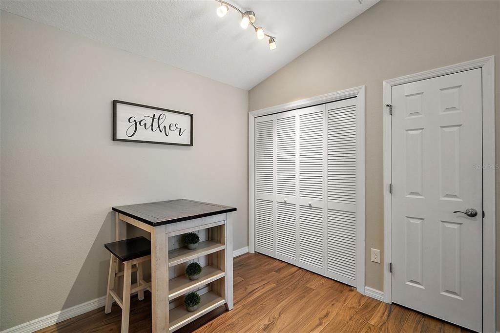 Active With Contract: $239,900 (2 beds, 1 baths, 1067 Square Feet)