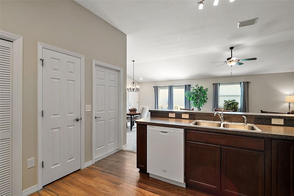 Active With Contract: $239,900 (2 beds, 1 baths, 1067 Square Feet)