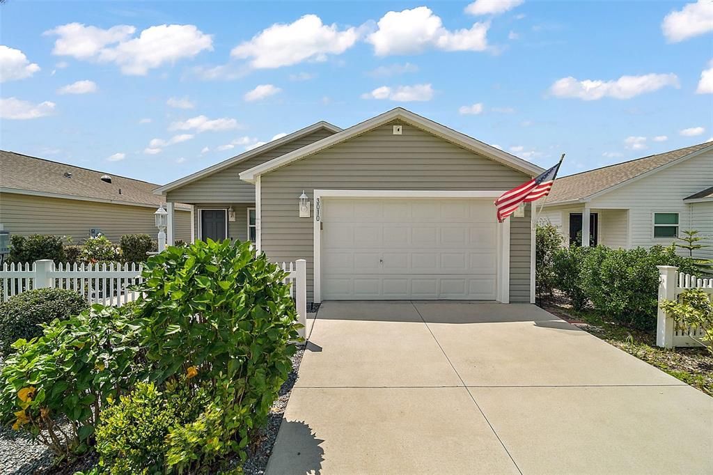 Active With Contract: $239,900 (2 beds, 1 baths, 1067 Square Feet)