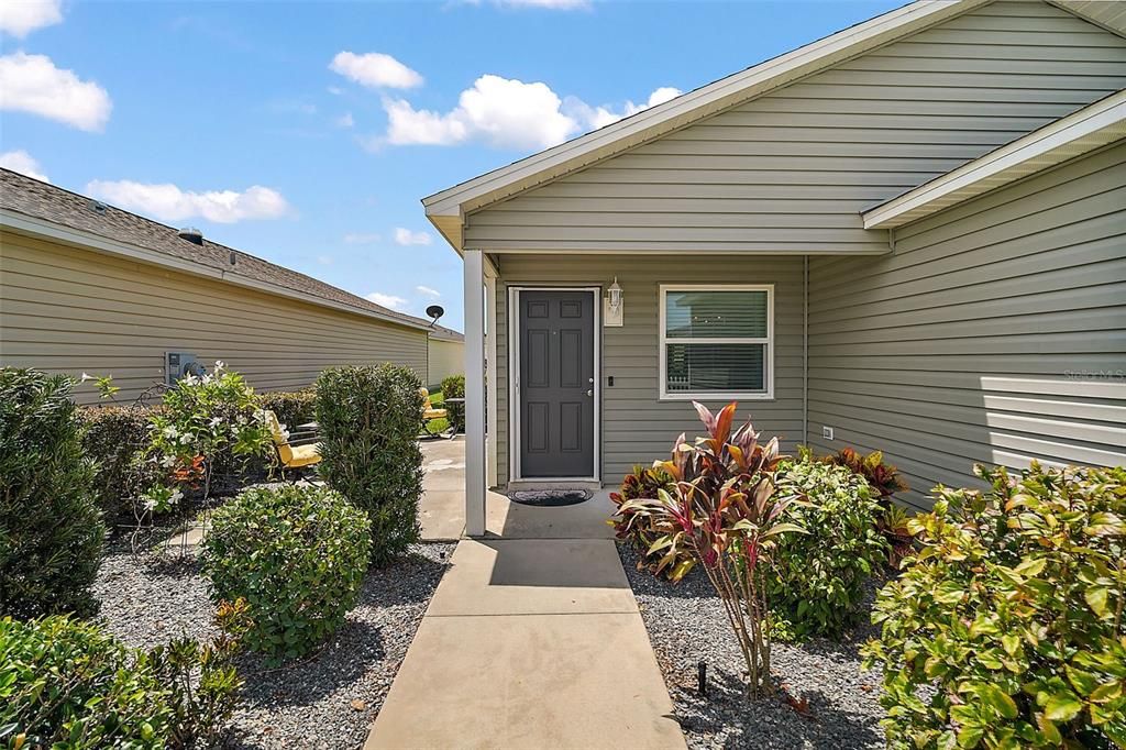 Active With Contract: $239,900 (2 beds, 1 baths, 1067 Square Feet)
