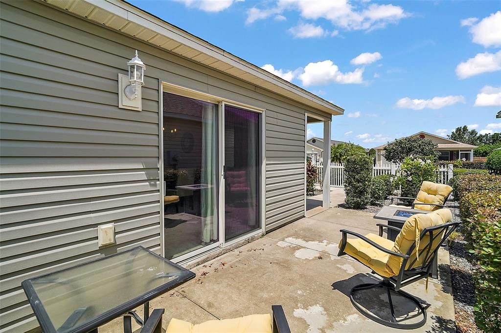 Active With Contract: $239,900 (2 beds, 1 baths, 1067 Square Feet)