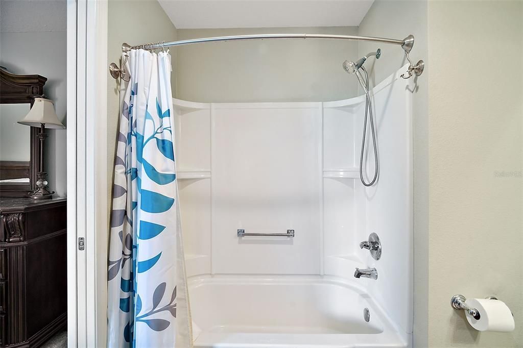 Active With Contract: $239,900 (2 beds, 1 baths, 1067 Square Feet)