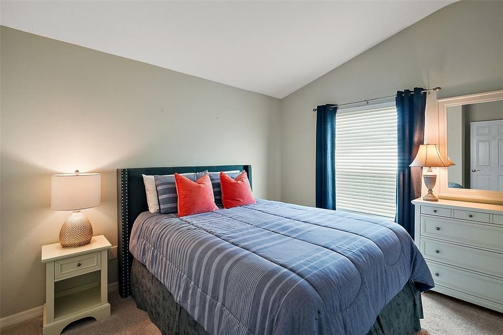 Active With Contract: $239,900 (2 beds, 1 baths, 1067 Square Feet)