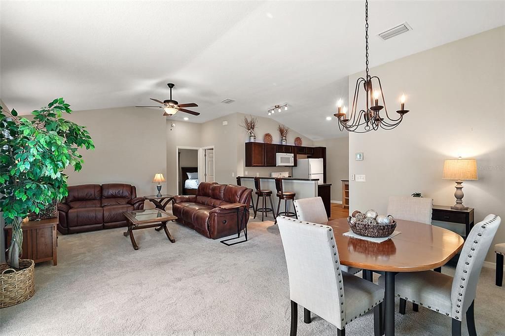 Active With Contract: $239,900 (2 beds, 1 baths, 1067 Square Feet)